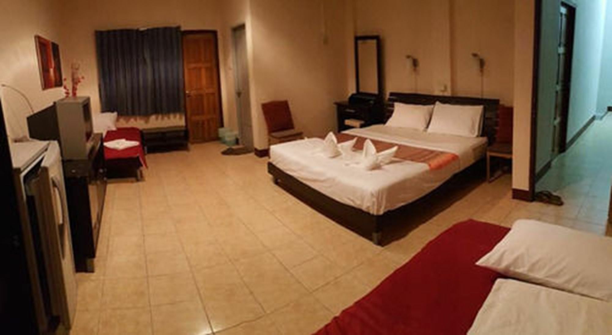 Ferb Guest House Patong Luaran gambar